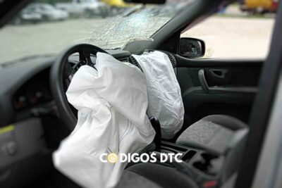 ¿Por qué mi auto dice servicio airbag?
